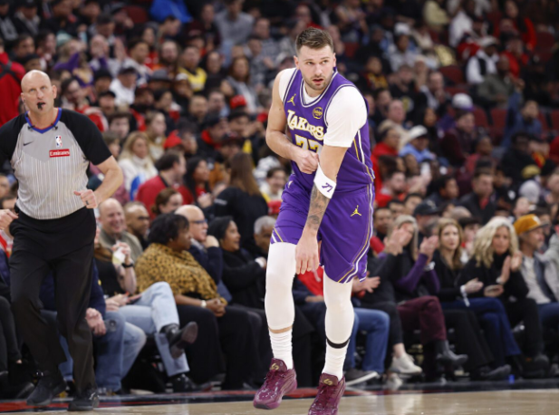 NBA直播湖人球员评分篇：东契奇砍下46分，湖人129-118大胜公牛