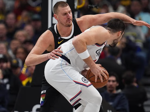 NBA直播赛后情书:约基奇从膝伤中复出，带领掘金以122-109战胜快船